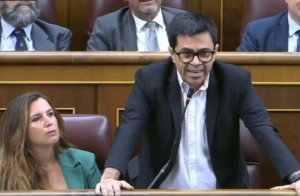 El diputado catalán de origen argentino Gerardo Pisarello fue insultado por simpatizantes de VOX con palabras como sudaca y tucumano.