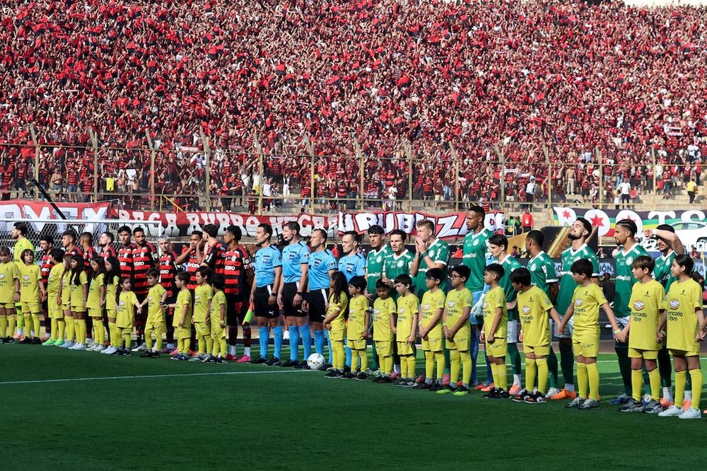 Al parecer las camisetas del Flamengo son mayoría en el fabuloso Monumental de Lima