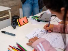 Autoridades y docentes de Mendoza consideran que el celular es un recurso pedagógico y reconocen su valor educativo. Ocho de cada 10 docentes lo considera una herramienta pedagógica y de hecho, 75% lo propone como recurso para realizar tareas. Foto: gentileza