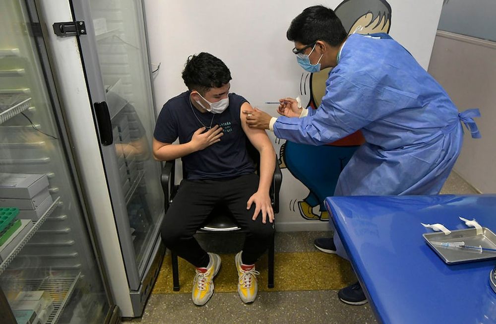 Chile y Uruguay avanzan con la campaña de vacunación y ya aplican la tercera dosis contra el Covid-19. Imagen ilustrativa/ Orlando Pelichotti