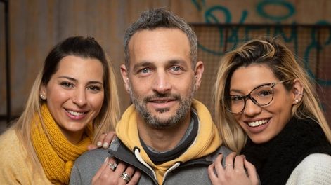 Los Andes | Eliana , Nazareno y Maira son una pareja de tres y cultores del poliamor, un hombre y dos mujeres que conviven juntos hace 4 añosFoto: Ignacio Blanco / Los Andes