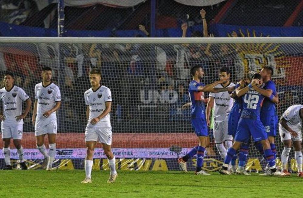 Colón se fue de Victoria derrotado por Tigre.