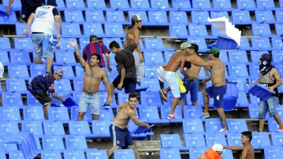 Prohíben entrar a los estadios a 99 barras del Tomba y la Lepra