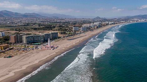 Los Andes | Borde Costero La Serena y Coquimbo: unos 14 kilómetros de costa tienen las ciudades de La Serena y Coquimbo, concentrando la alta cantidad de visitantes que llegan a la región. Otros balnearios importantes son Punta de Choros en La Higuera, Agua Dulce en