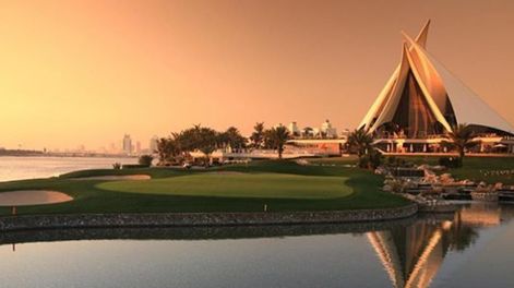 Vista de un atardecer en el Dubái Creek Golf & Yacht Club