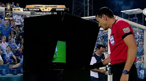 El VAR entró en acción y Atlético Tucumán se quedó con un jugador menos