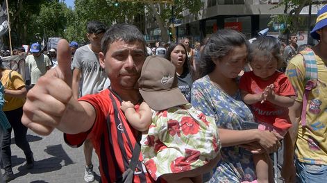 El Polo Obrero realizó una marcha por las calles céntricas de Mendoza, en reclamo de aumentos en los Planes Sociales. Imagen ilustrativa del 6 de diciembre. Foto: Orlando Pelichotti. Foto: Orlando Pelichotti