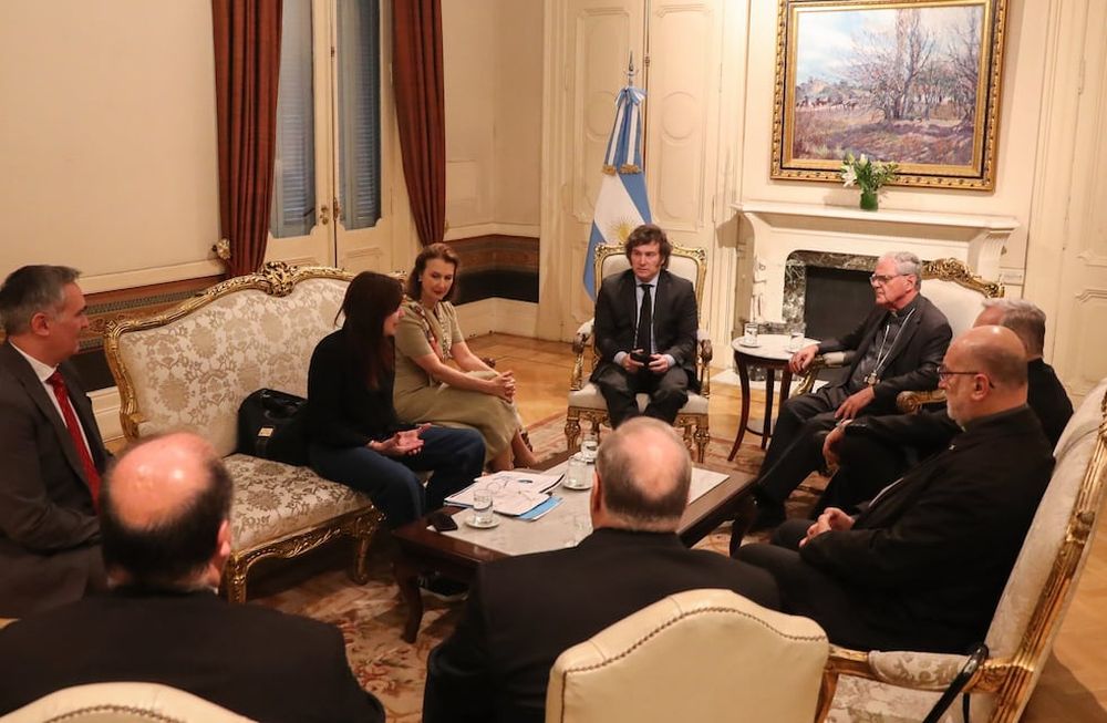 Estuvieron presentes la Ministra de Relaciones Exteriores y Culto, Diana Mondino, la Ministra de Capital Humano, Sandra Pettovello y el secretario de Culto, Francisco Sánchez - Oficina del Presidente