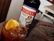 El vermut de The Wine Plan se elabora en Rivadavia con base de vino y botánicos mendocinos. El vermut de The Wine Plan se elabora en Rivadavia con base de vino y botánicos mendocinos.