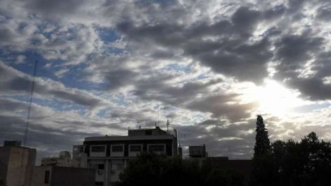 Pronóstico: se viene un feriado nublado, con frente frío y descenso de la temperatura en Mendoza