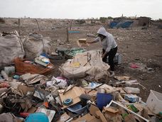 la crisis de los recicladores en aconcagua radio: caen los precios de materiales y peligran 28 familias