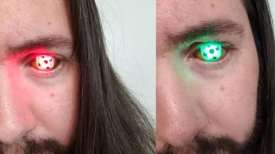 “Perdí mi ojo por un cáncer, así que hice esto y convertí mi cabeza en una linterna”, explicó el ingeniero.