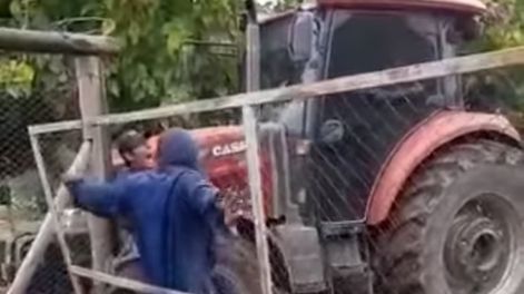 Los Andes | El dueño de una finca en Maipú atropelló a un joven con su tractor / Imagen de video