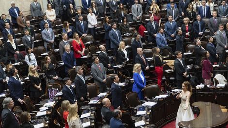 La Cámara de Diputados inició este mediodía la sesión para debatir los proyectos de Reforma del Banco Central, Inocencia Fiscal II y del Tratado de cooperación en materia de Patentes, entre otras iniciativas.