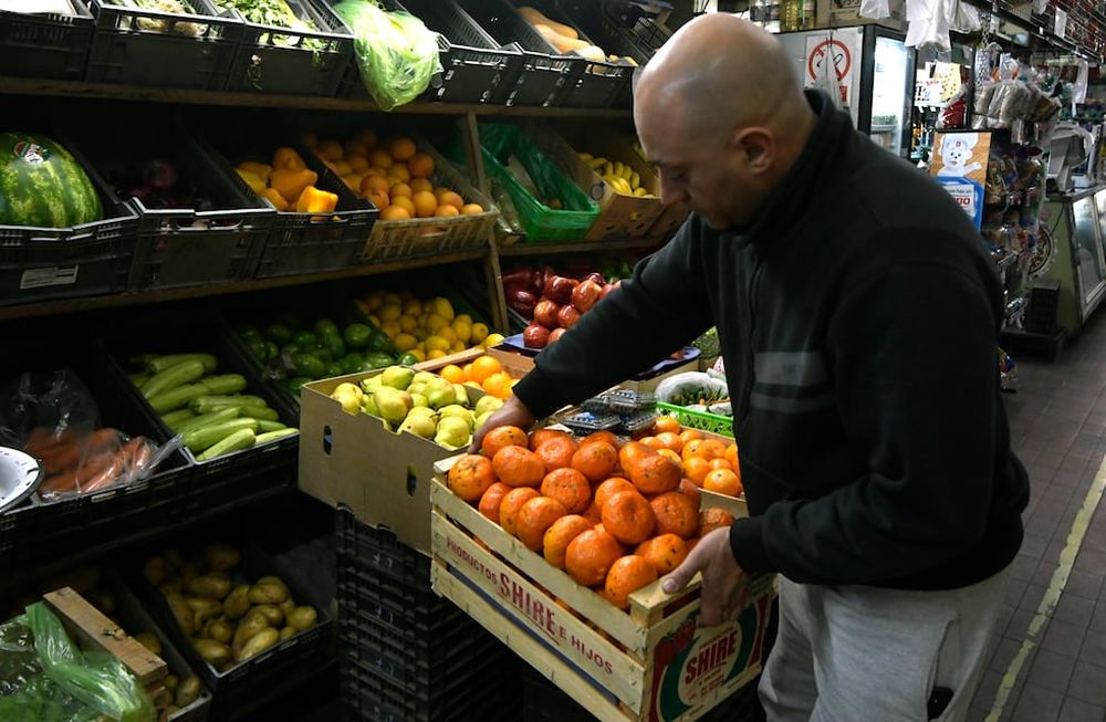 Desde la Unión Frutihortícola Argentina advirtieron que la suba del dólar ha generado incertidumbre y paralización en el mercado. Foto: Orlando Pelichotti / Los Andes