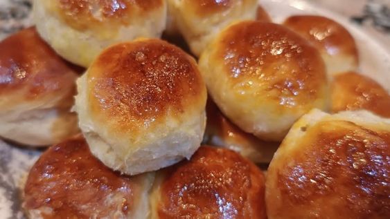 como hacer deliciosos pancitos esponjosos, sin amasar y solo con ingredientes de tu cocina