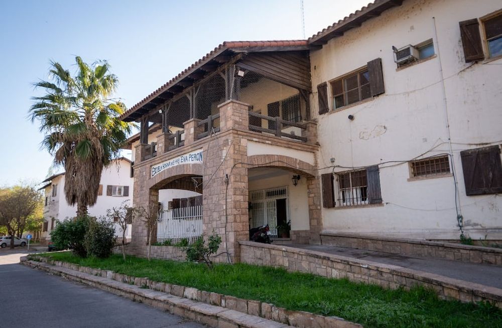 Al Este de la planta potabilizadora Alto Godoy, a la escuela Hogar Eva Perón se accede por avenida Carlos Thays. | Foto: Ignacio Blanco / Los Andes