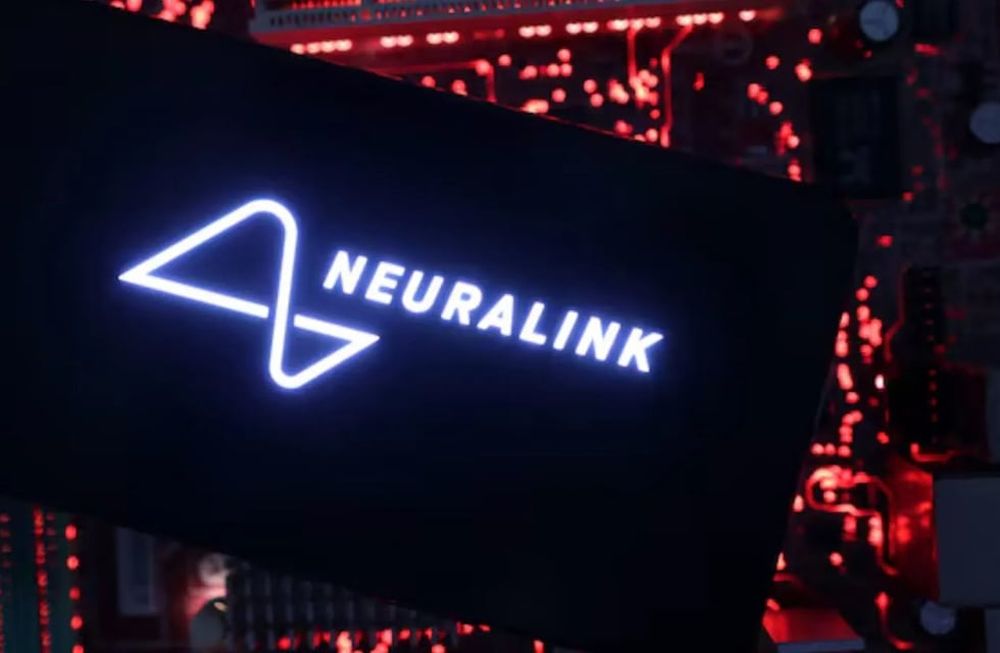 “El dispositivo Blindsight de Neuralink permitirá ver incluso a aquellos que han perdido ambos ojos y el nervio óptico“, aseguró Musk.