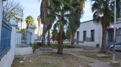 El playón de ingreso de la ex Comisaría 12, de San Martín.