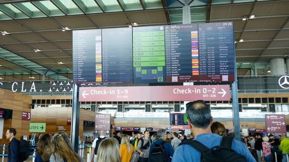 Se produjo un ciberataque en los sistemas de facturación de terminales de aeropuertos europeos. Lo que ha generado demoras y cancelaciones de vuelos.