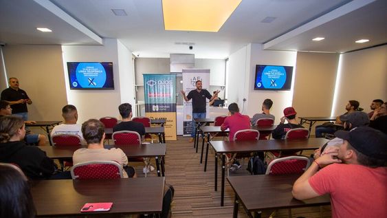 Ojos en Alerta capacitó a comerciantes gastronómicos de la calle Arístides