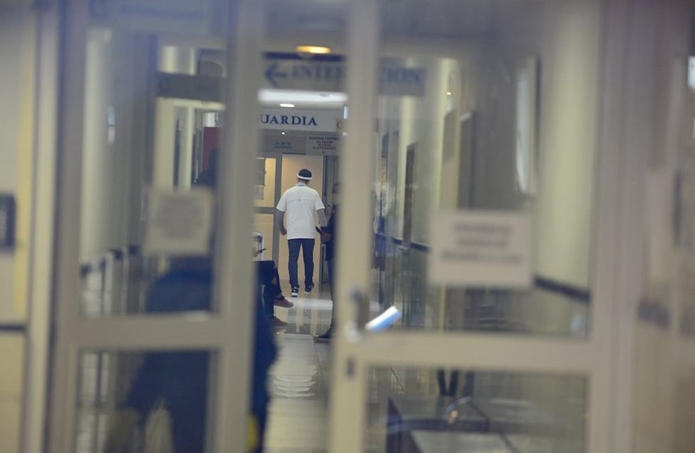 En medio de las restricciones por la crisis económica, el sistema de salud cruje por los impactos en las vías para financiar la prestación de los servicios. (La Voz/Archivo)