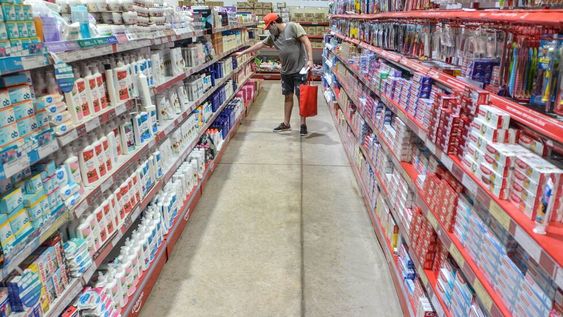 Representantes de diferentes cadenas comerciales indicaron que sus ventas han caída al rededor de un 20%.