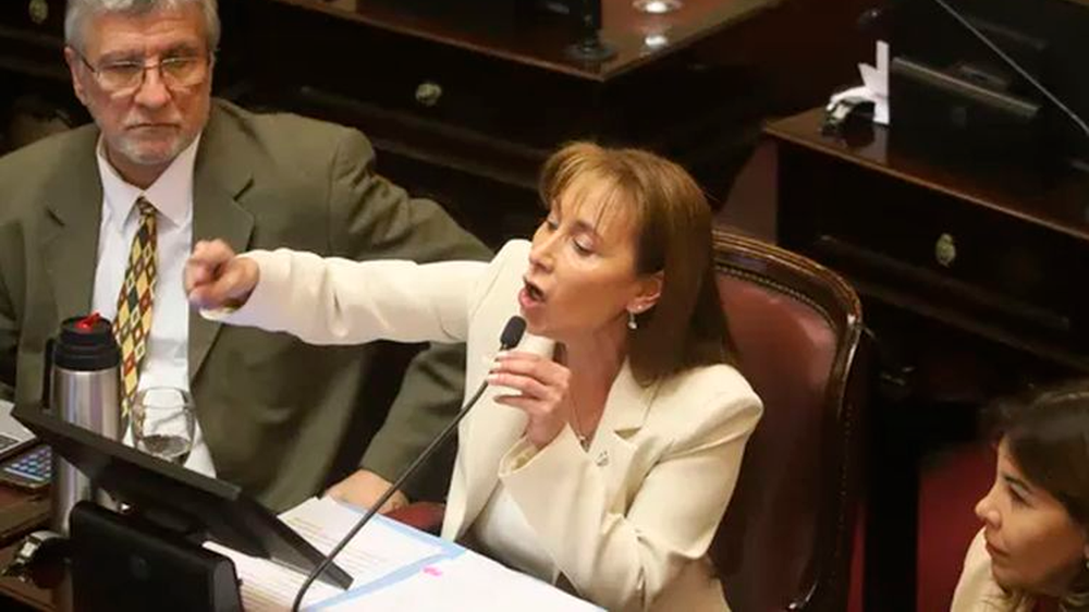 Tensión en el Congreso: la senadora Cándida López intentó abrir un despacho con un cerrajero.