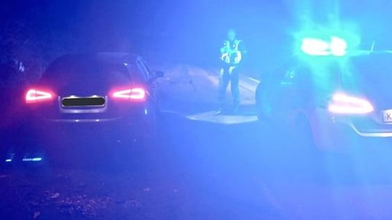 Una pareja del pueblo de Morley, Inglaterra, fue sorprendida por la policía local teniendo relaciones sexuales en su auto. Foto: Gentileza