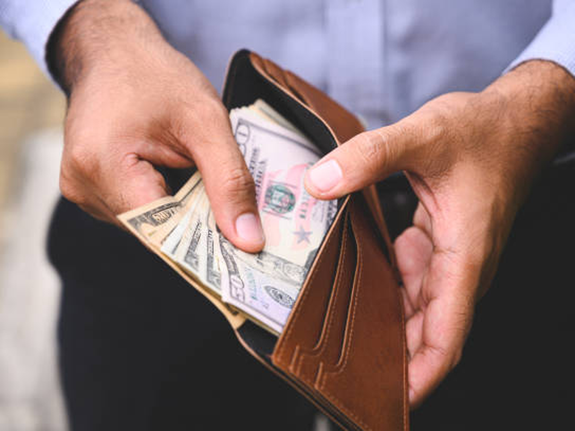 En el interior de la billetera había unos 280 marcos finlandeses, una suma equivalente en la actualidad a cerca de 500 euros.