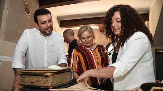 Arizu: García Zalazar recibió documentación histórica, que se suma a la recuperación patrimonial