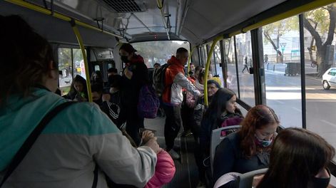 Los Andes | 05 de Junio 2022 SociedadCosto del Transporte Público de Pasajeros.Aumento el ingreso del costo de la flota de ómnibus y micros en el Gran MendozaFoto: Orlando Pelichotti/ Los Andes