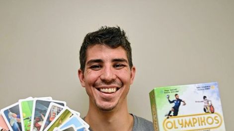 Diego Chino Simonet y su última creación en el mundo de los juegos de mesa: Olympikos. (Gentileza Diego Simonet)