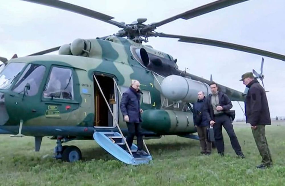 El presidente de Rusia Vladimir Putin visitó por sorpresa los cuarteles de Jersón y Lugansk este martes 18 de abril de 2023.