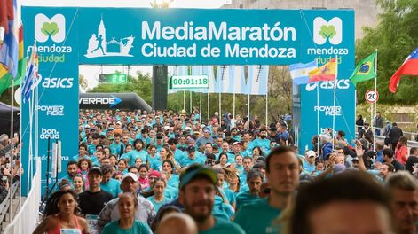 Más de 2000 corredores nacionales e internacionales compartieron la séptima edición de la Media Maratón