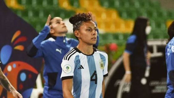 Julieta Cruz, mendocina y capitana de la Selección Argentina, sueña en grande a horas del debut mundialista. / archivo