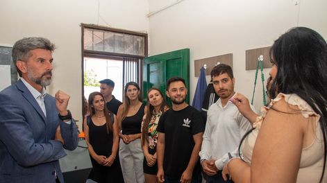 La escuela Joaquín Lavado recibió una molienda de la mano de la Ciudad y la Fundación Priar