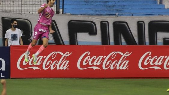 El delantero Albertengo fue quien abrió la cuenta en Avellandeda. / Gentileza.