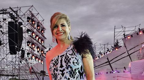 La querida periodista Laura Carbonari fue confirmada como una de las conductoras del Acto Central de la Fiesta Nacional de la Vendimia, en un nuevo reconocimiento a su trayectoria periodística y su vínculo histórico con la celebración.