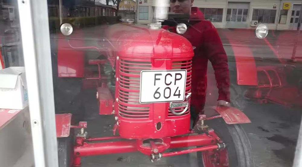 Descubrieron una concesionaria abandonada con más de 100 autos clásicos intactos en Suecia Descubrieron una concesionaria abandonada con más de 100 autos clásicos intactos en Suecia