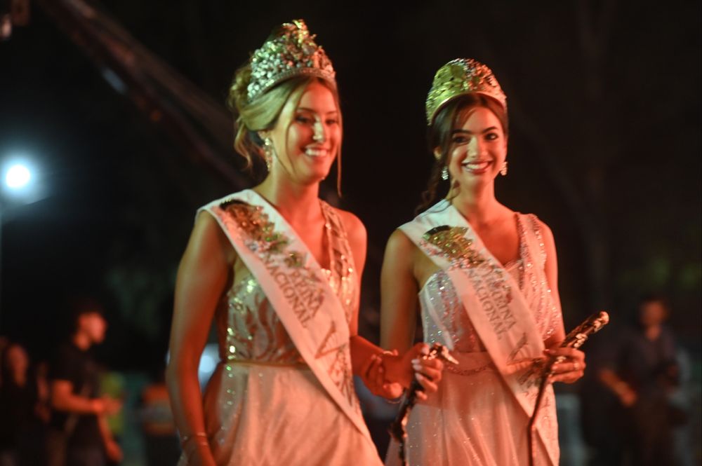 La reina nacional de la Vendimia 2025, Alejandrina Funes, y la virreina, Sofía Perfumo estuvieron presentes en la celebración de la Bendición de los Frutos 2026.