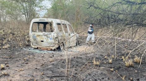 La camioneta fue encontrada en Guernica y allí había dos cuerpos calcinados cuyas identidades todavía no se han podido determinar.
