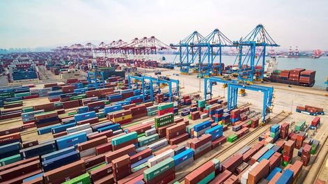 Los Andes | De cada cien dólares que exporta Mendoza, 87 están vinculados al agro, más precisamente U$S 15 se atribuyen a productos primarios (PP) y U$S 72 a las manufacturas de origen agropecuario (MOA), con el vino fraccionado como el gran protagonista.