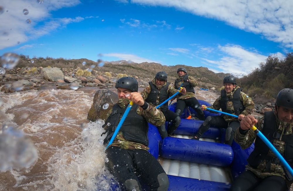 El Batallón de Ingenieros de Montana 8 es el primer equipo del Ejercito Argentino que competirá en el Argentino de Rafting. / Ignacio Blanco
