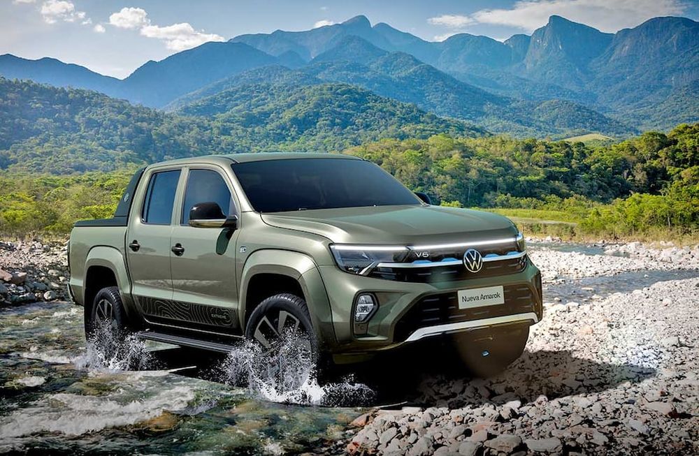 La nueva Volkswagen Amarok es una de las pick-ups más vendidas de Argentina. Actualmente, es una de las camionetas más cómodas y dúctiles en ciudad, pero también demostró que con su gama de motores y sistema de tracción 4x4 es una gran aliada para el campo.