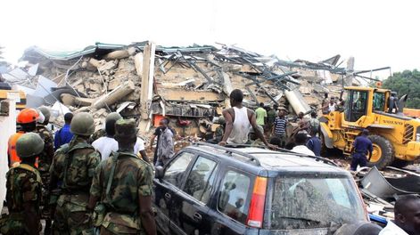 Al menos tres muertos tras el derrumbe de un shopping en Ghana