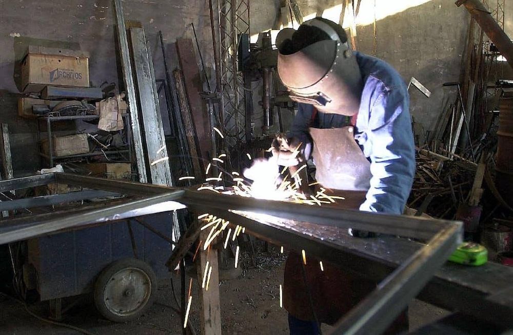 Empresarios mendocinos quieren acordar con los gremios sueldos de emergencia