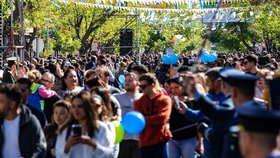 Masiva celebración por las calles de Maipú