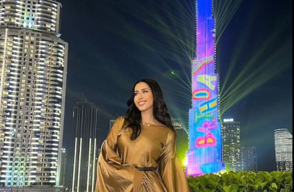 Linda Andrade (en la foto) es la esposa de un millonario y ahora vive en Dubai. La joven de 23 años comparte regularmente videos de día en mi vida como millonaria.