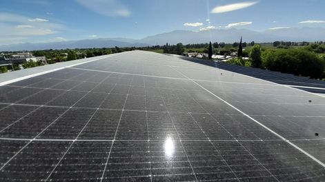 A pura energía solar: el sistema abastece aulas, laboratorios y ascensor del instituto. 